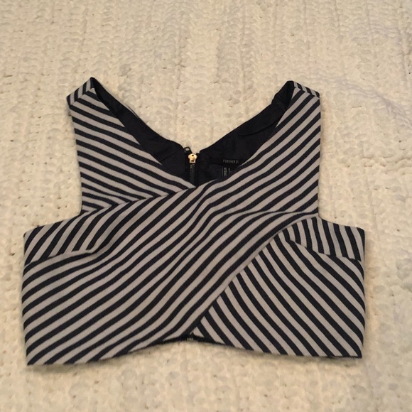 Forever 21 blue & white striped crop top - Picture 2 of 5